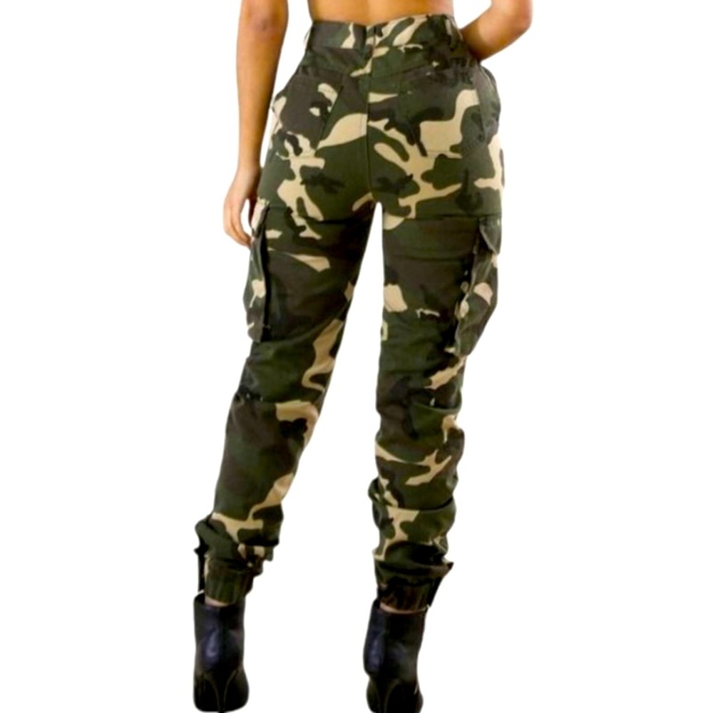 Camouflage cargo jeans